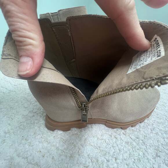 SOREL Joan of Arctic Wedge III Zip Boot in Omega Taupe Size 7 Wedge Heel Boots - Picture 9 of 9